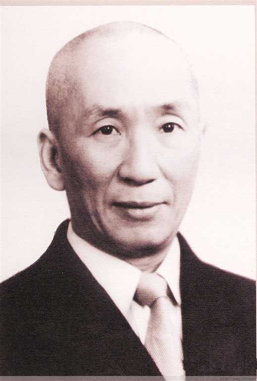 张三丰是小说《倚天屠龙记》中的角色/